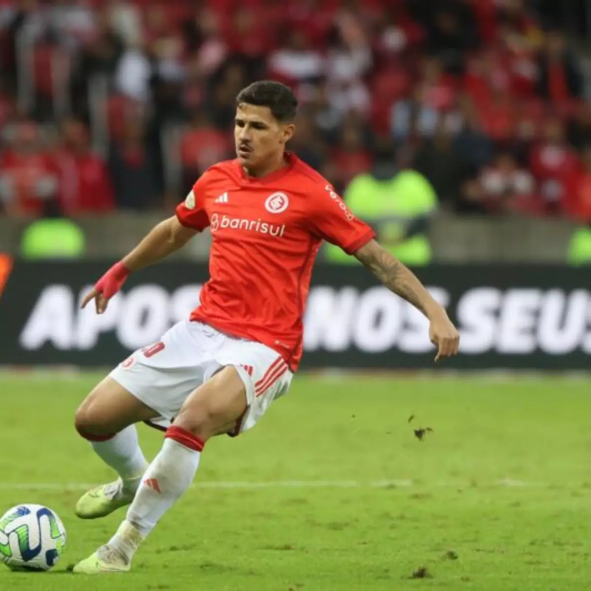 Volante Rômulo é comprado pelo Internacional