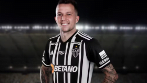 "O bom filho a casa torna” Bernard acerta retorno ao Atlético-MG
