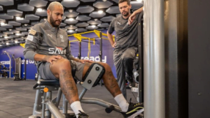 Neymar trata LESÃO na Arábia e honra compromissos com o Al-Hilal, jogador se recupera do CT do Clube