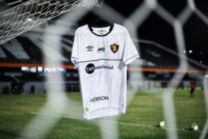 Sport: Wesley Safadão anuncia novo patrocinador após clube romper contrato com concorrente