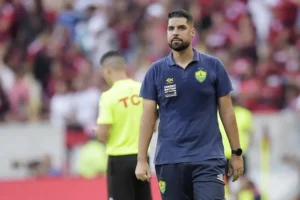 António Oliveira: números da carreira do jovem treinador que ganhou DESTAQUE no Brasil