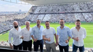 Equipe de Vitor Pereira COBRA R$ 3 MI do CORINTHIANS em mais um imbróglio judicial para o clube