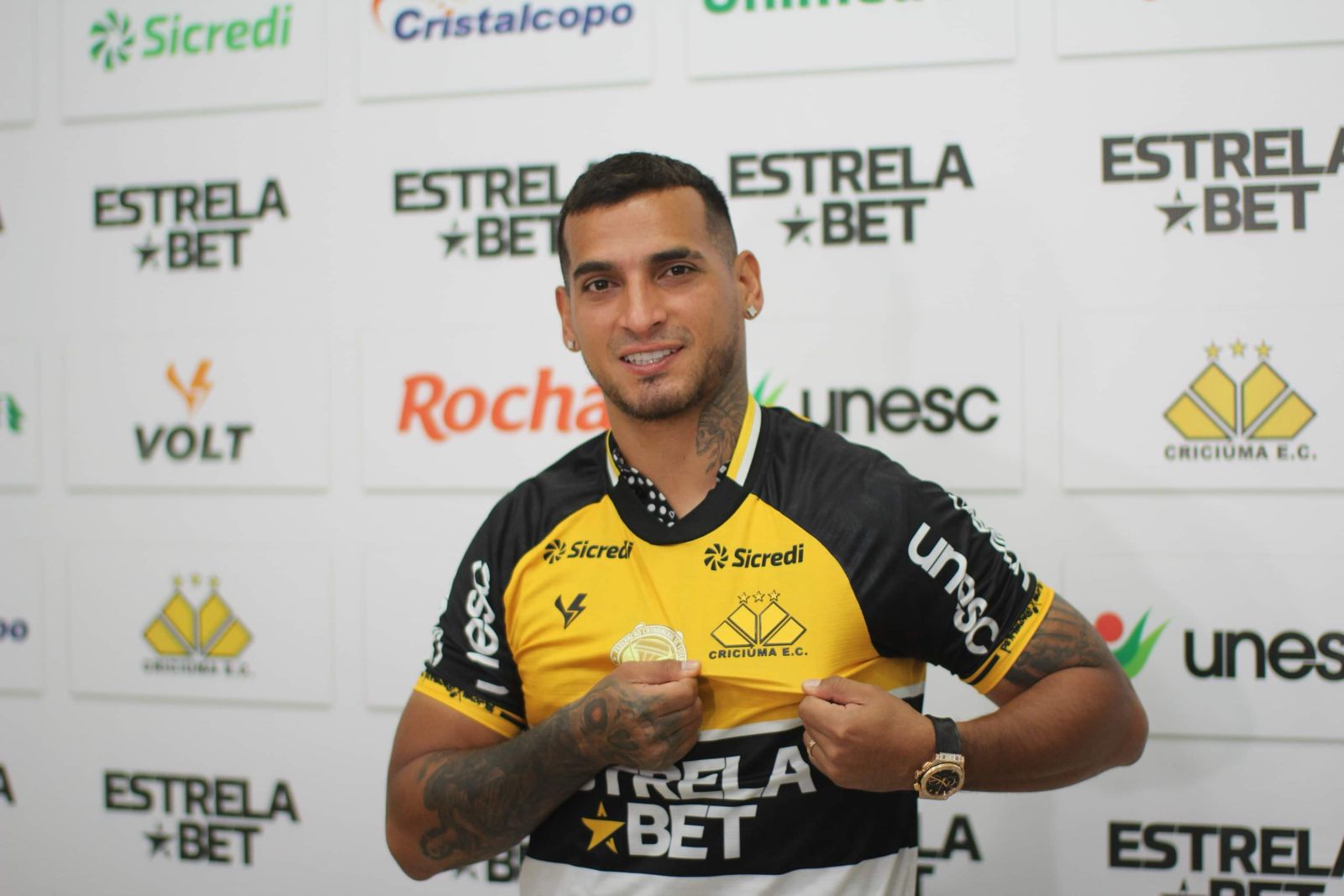 Miguel Trauco lateral do Criciúma