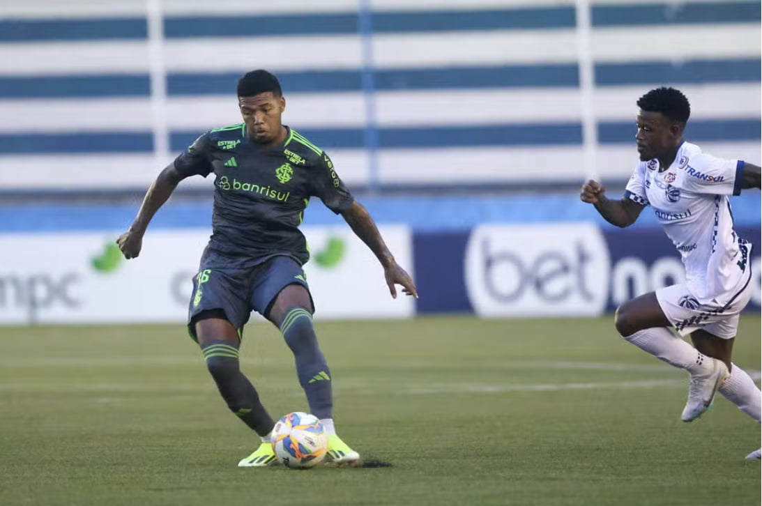 Internacional empresta jogadores