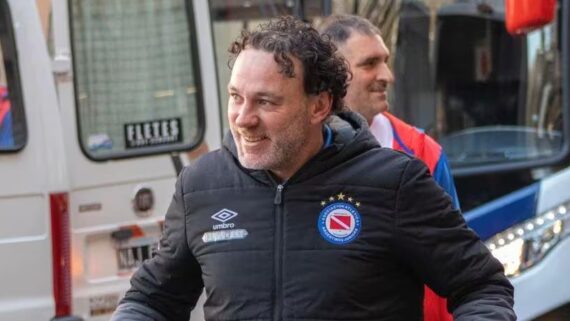 Gabriel Milito pode assinar com Atlético