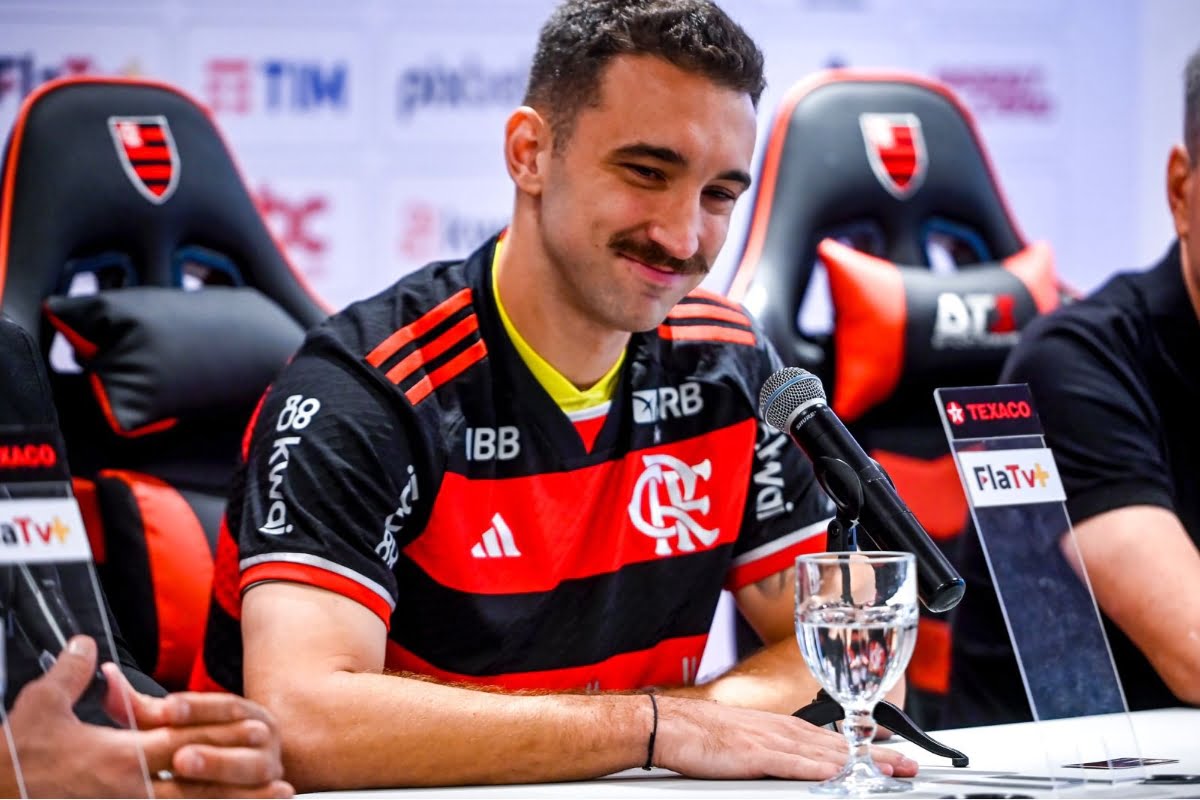 Léo Ortiz é apresentado no Flamengo Foto: Marcelo Cortez/ CRF