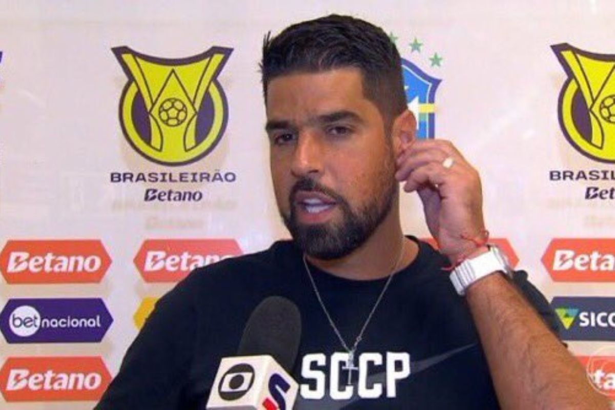 António Oliveira desabafa após vitória Foto: Reprodução