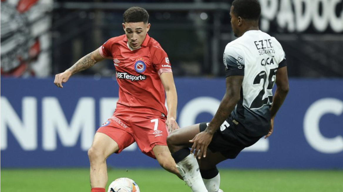 Atlético quer o lateral Santiago Montiel