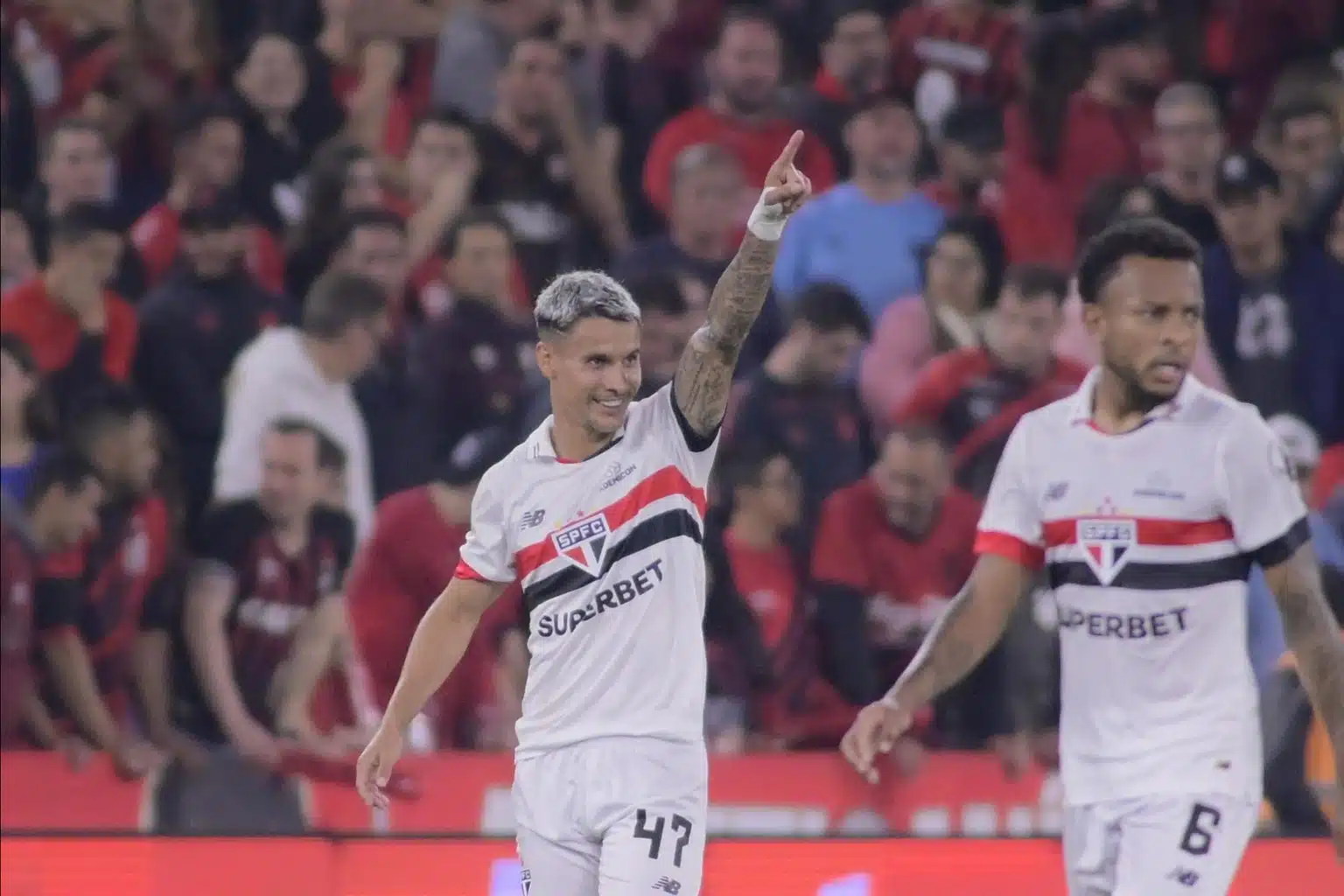 Athlético-PR 1 x 2 São Paulo