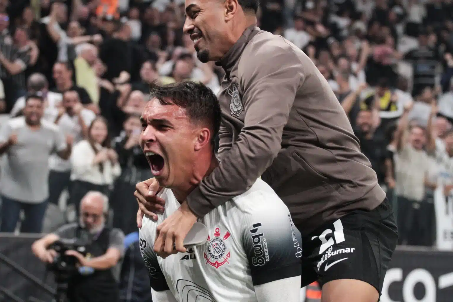 Corinthians 3 x 2 Vitória