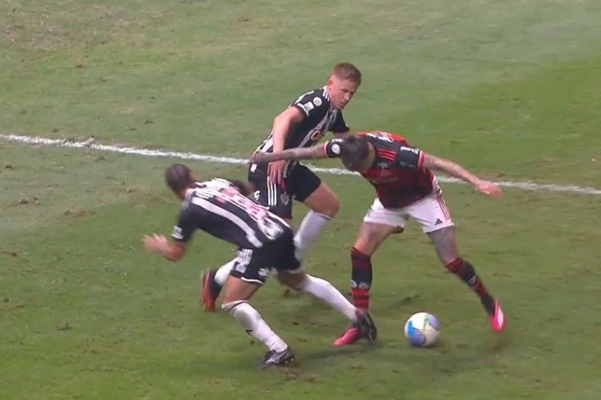 Ex-arbitro comenta pênaltis em Atlético-MG x Flamengo